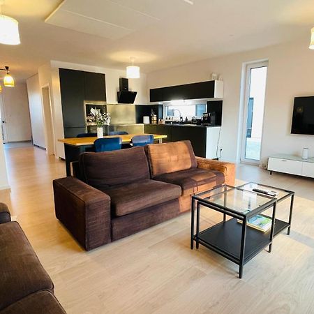 House Flow, 3 Room, Free 2 Parking Bratislava Esterno foto