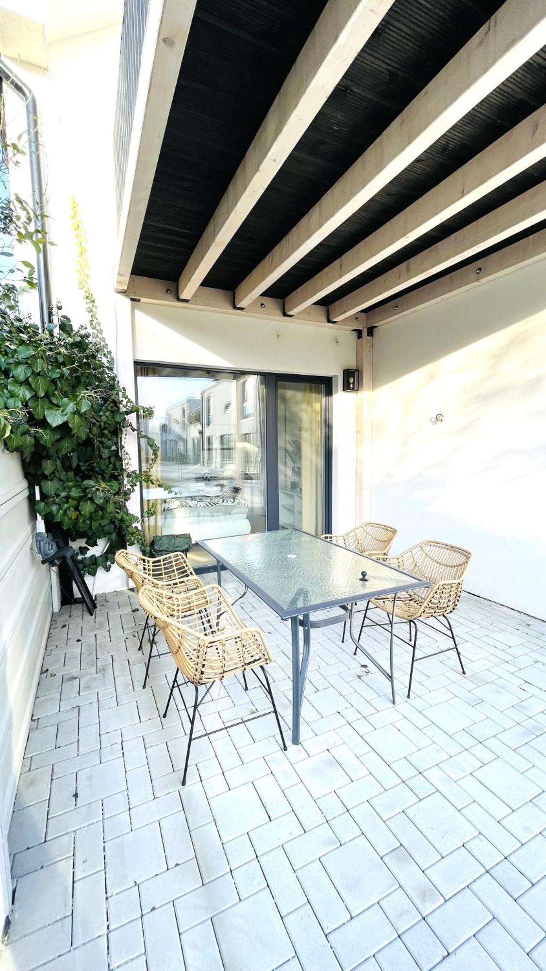 House Flow, 3 Room, Free 2 Parking Bratislava Esterno foto