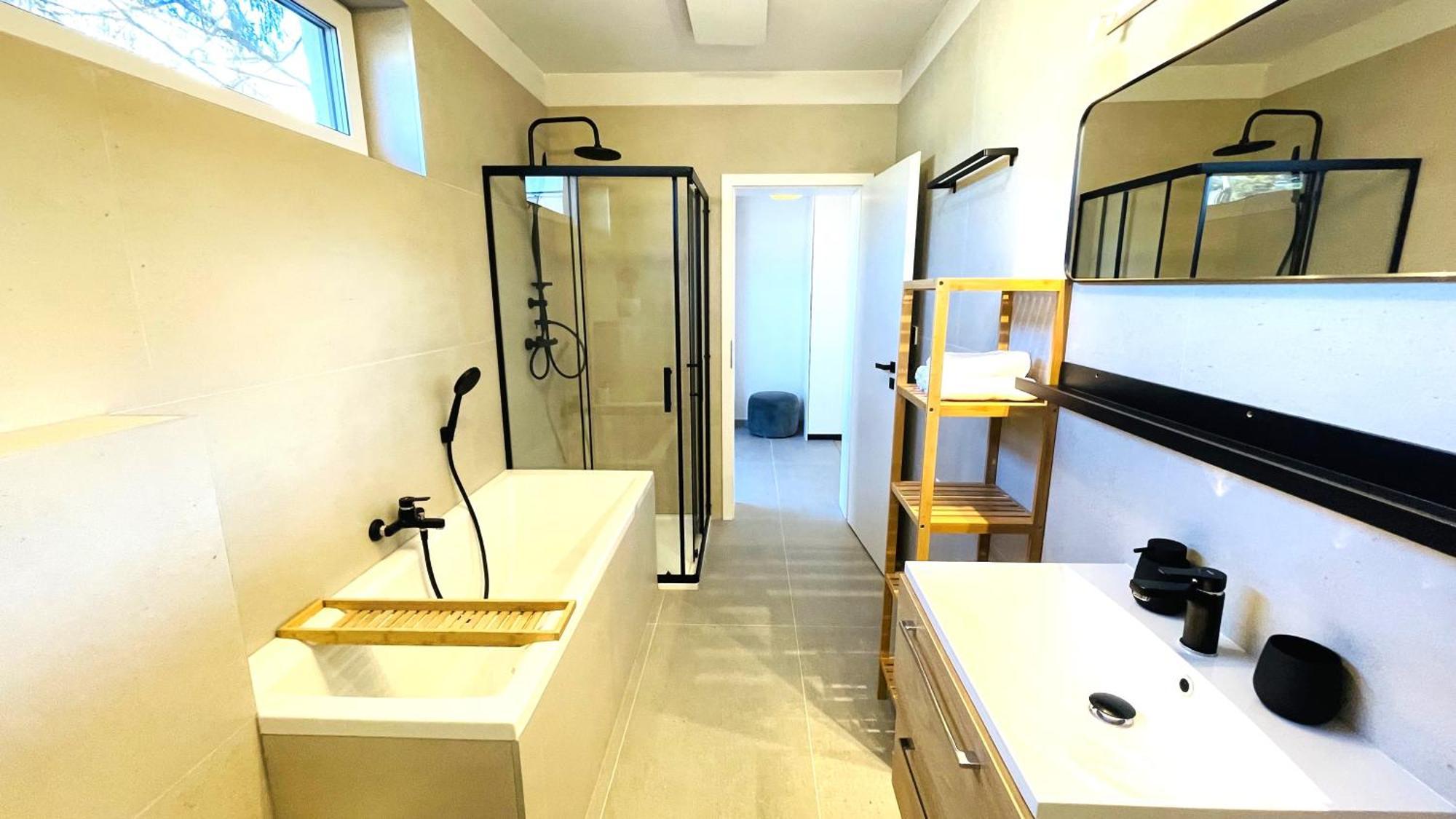 House Flow, 3 Room, Free 2 Parking Bratislava Esterno foto