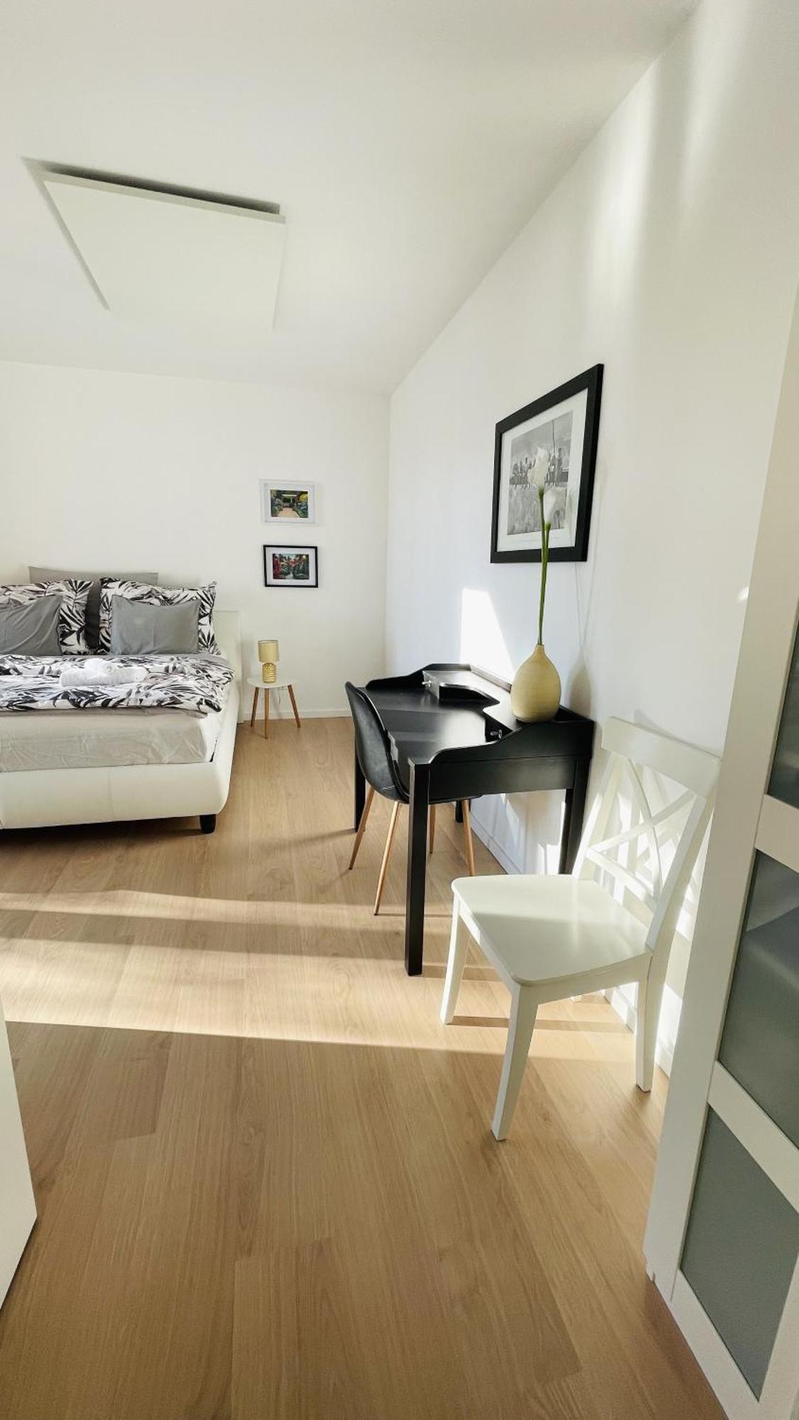 House Flow, 3 Room, Free 2 Parking Bratislava Esterno foto