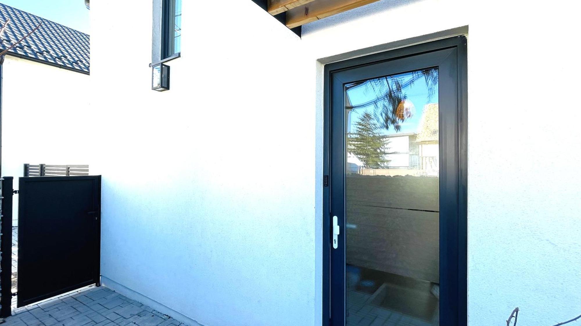 House Flow, 3 Room, Free 2 Parking Bratislava Esterno foto