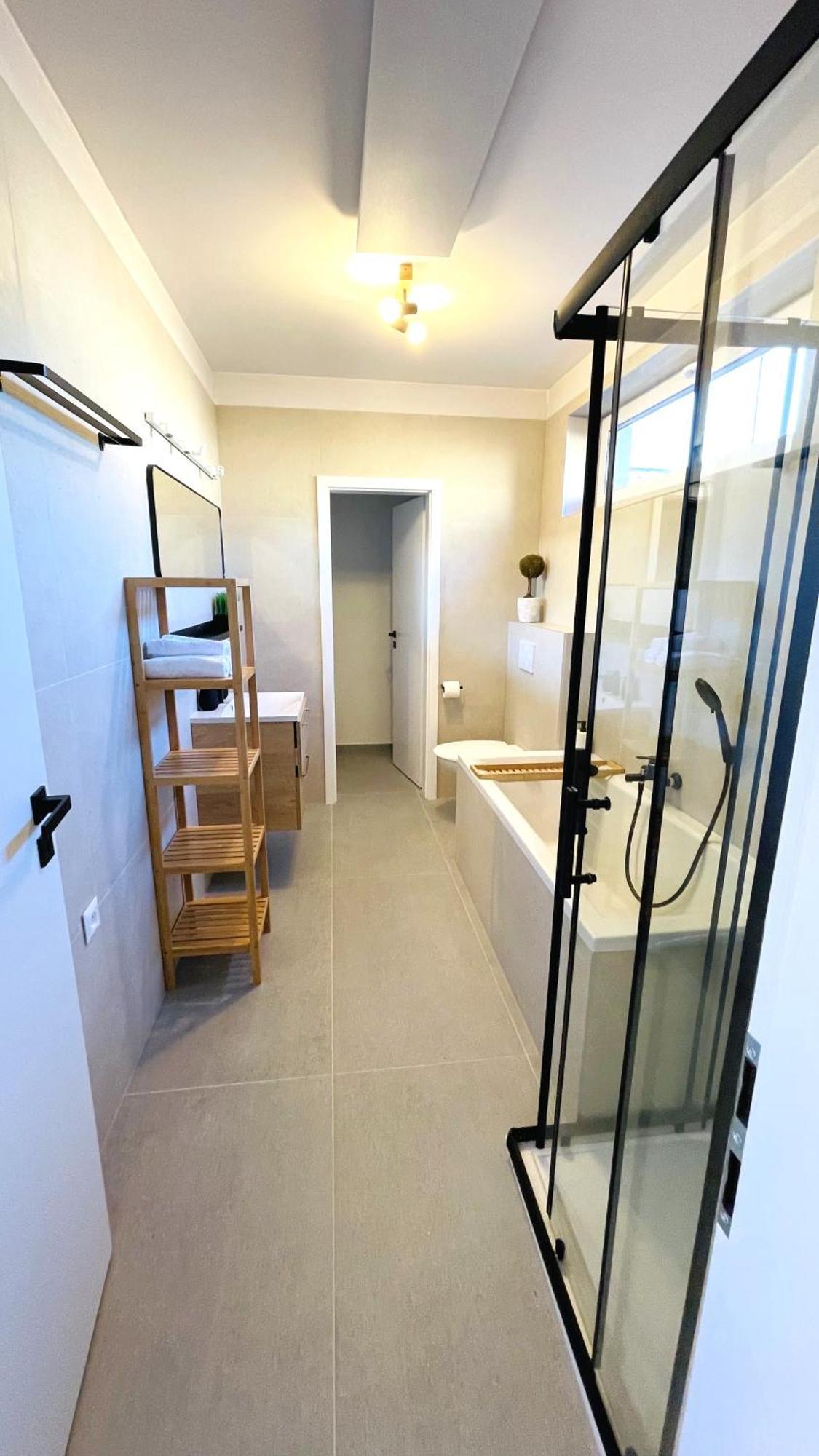 House Flow, 3 Room, Free 2 Parking Bratislava Esterno foto