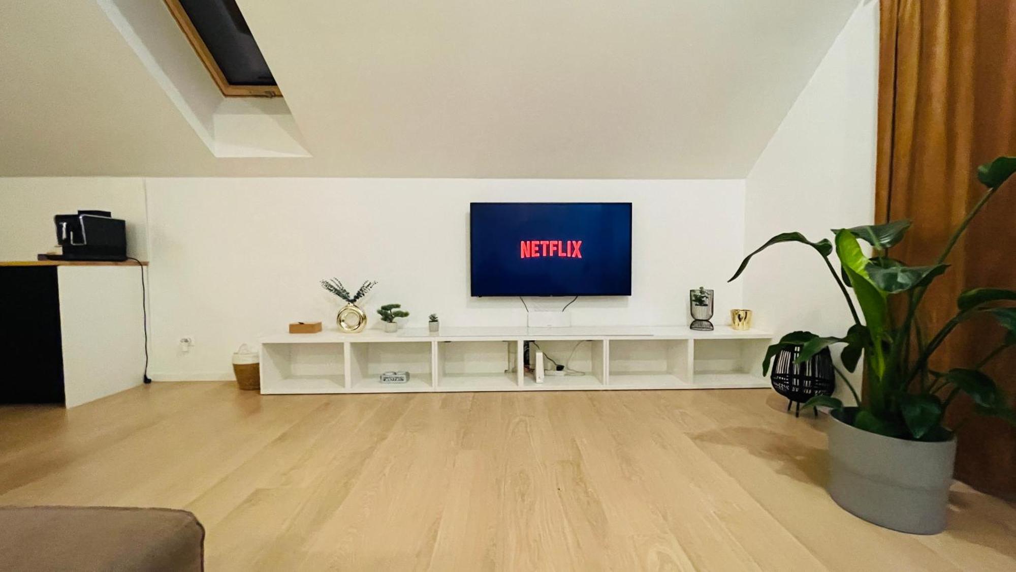 House Flow, 3 Room, Free 2 Parking Bratislava Esterno foto