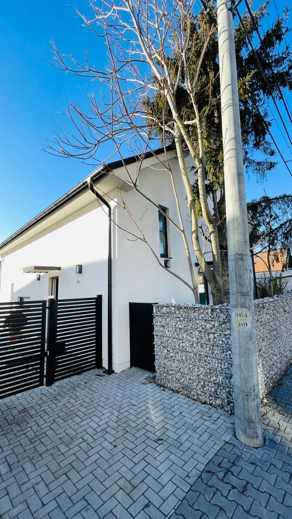 House Flow, 3 Room, Free 2 Parking Bratislava Esterno foto