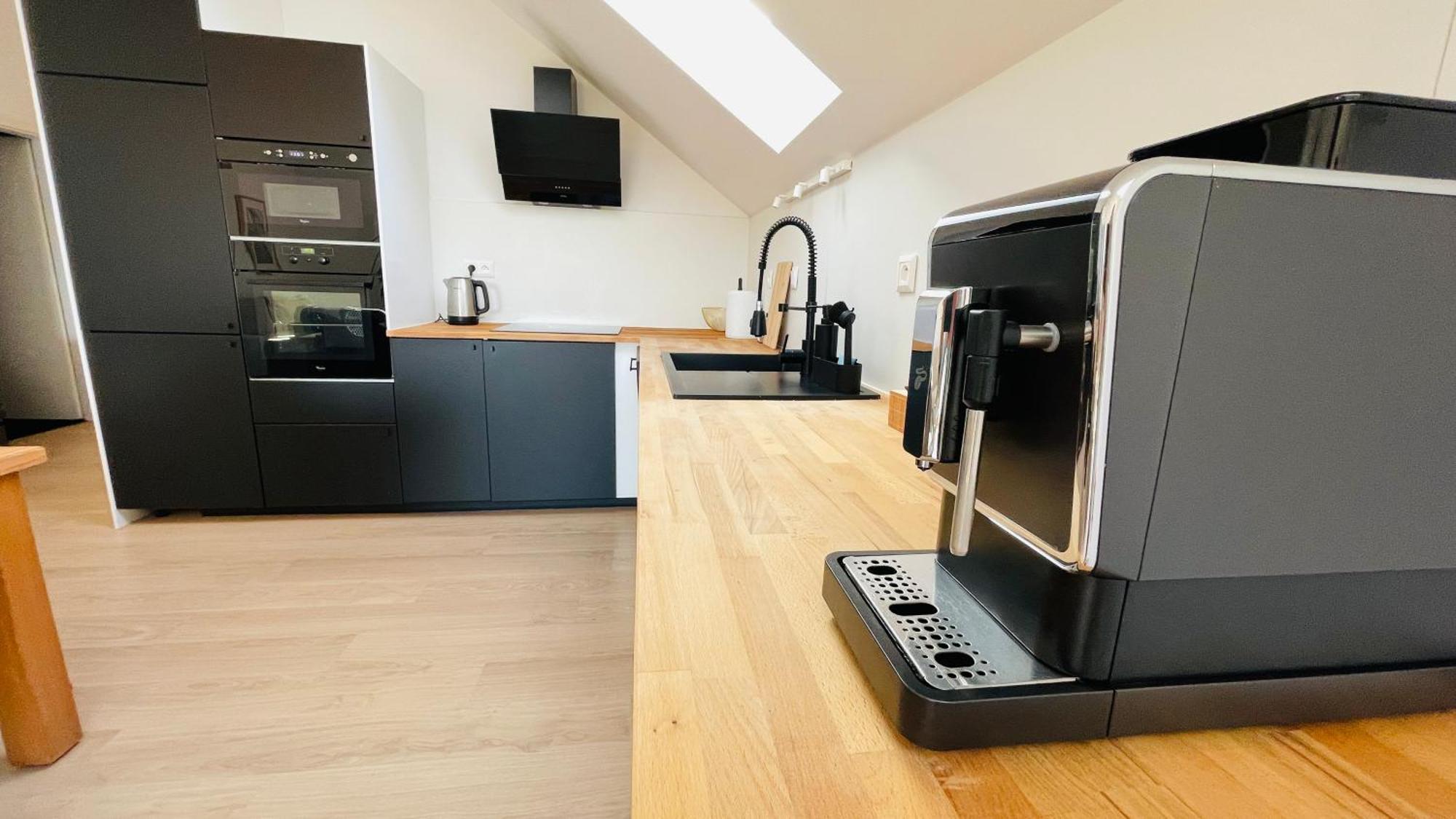 House Flow, 3 Room, Free 2 Parking Bratislava Esterno foto