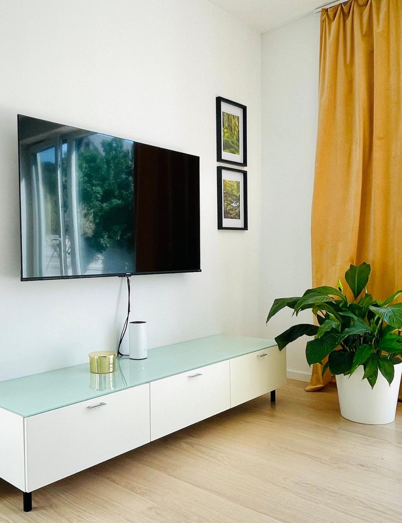 House Flow, 3 Room, Free 2 Parking Bratislava Esterno foto