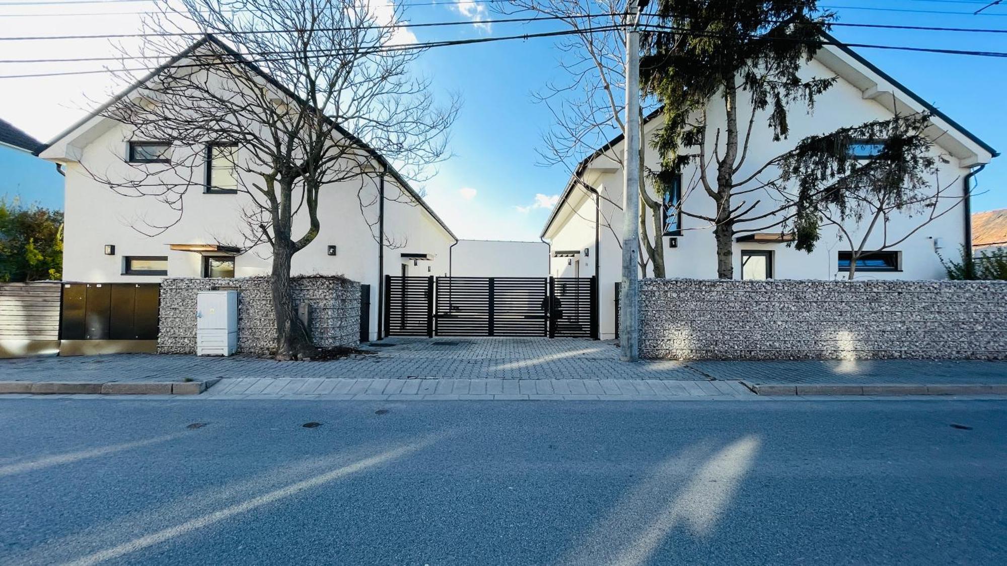 House Flow, 3 Room, Free 2 Parking Bratislava Esterno foto
