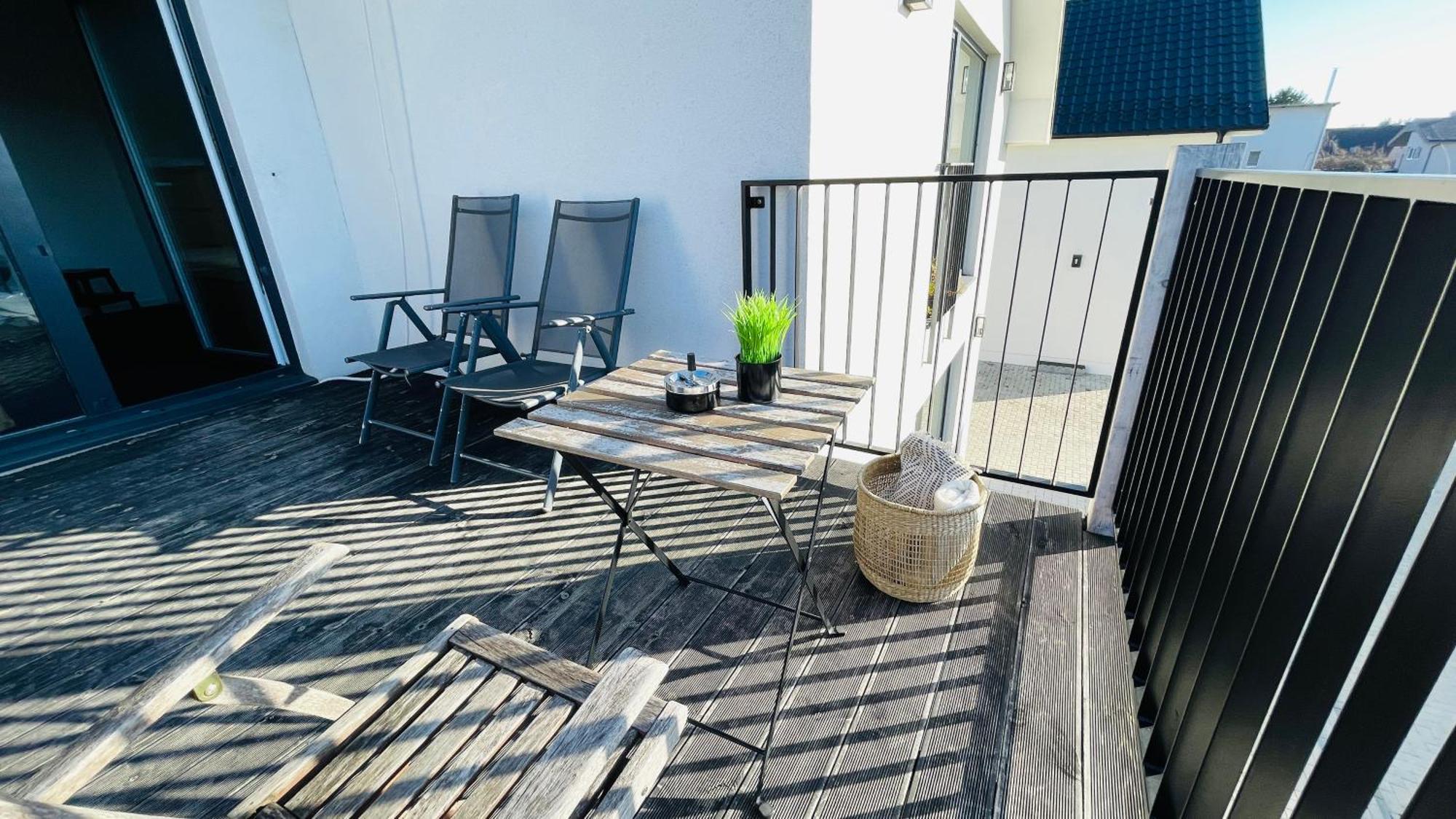 House Flow, 3 Room, Free 2 Parking Bratislava Esterno foto
