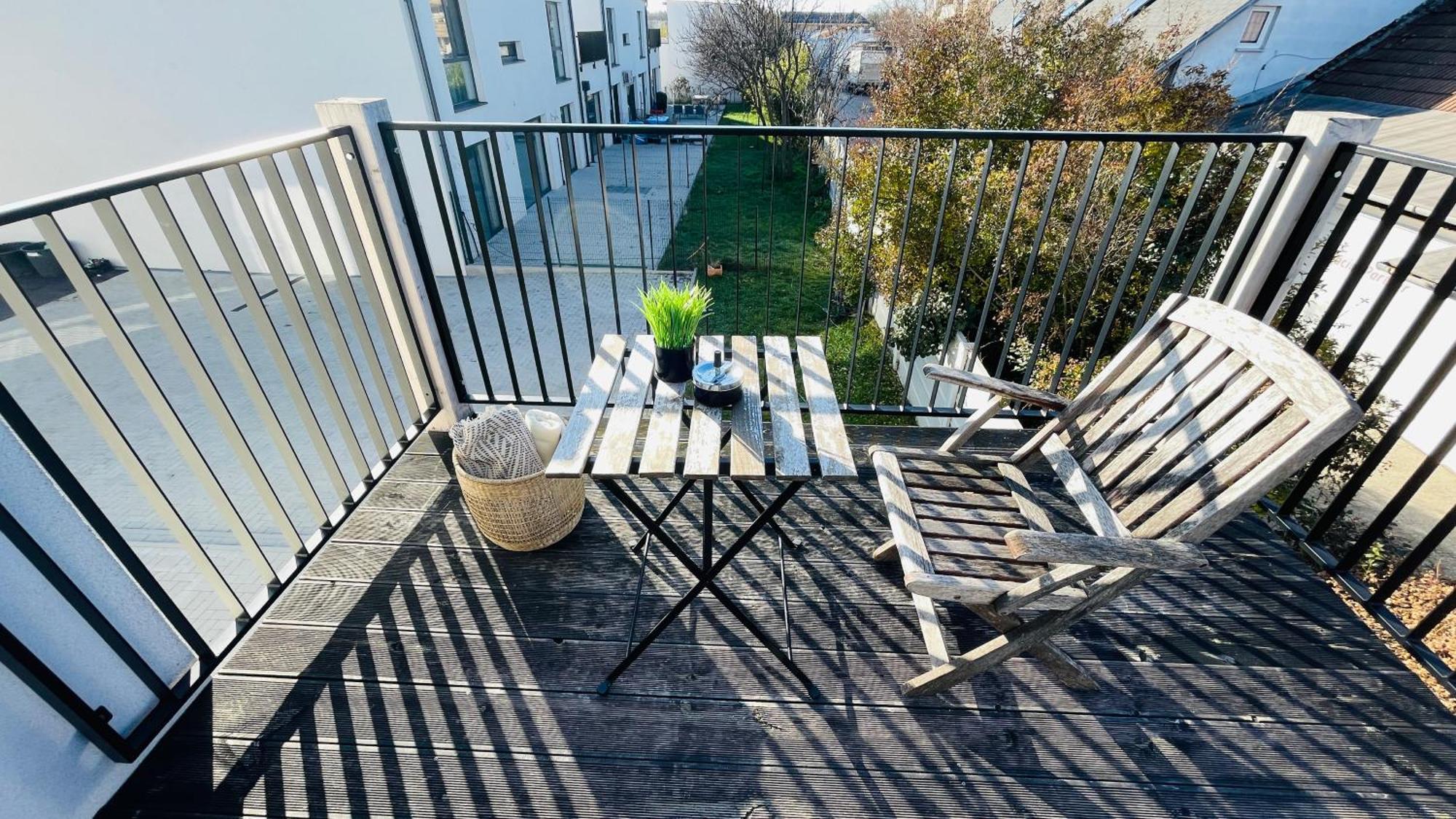 House Flow, 3 Room, Free 2 Parking Bratislava Esterno foto