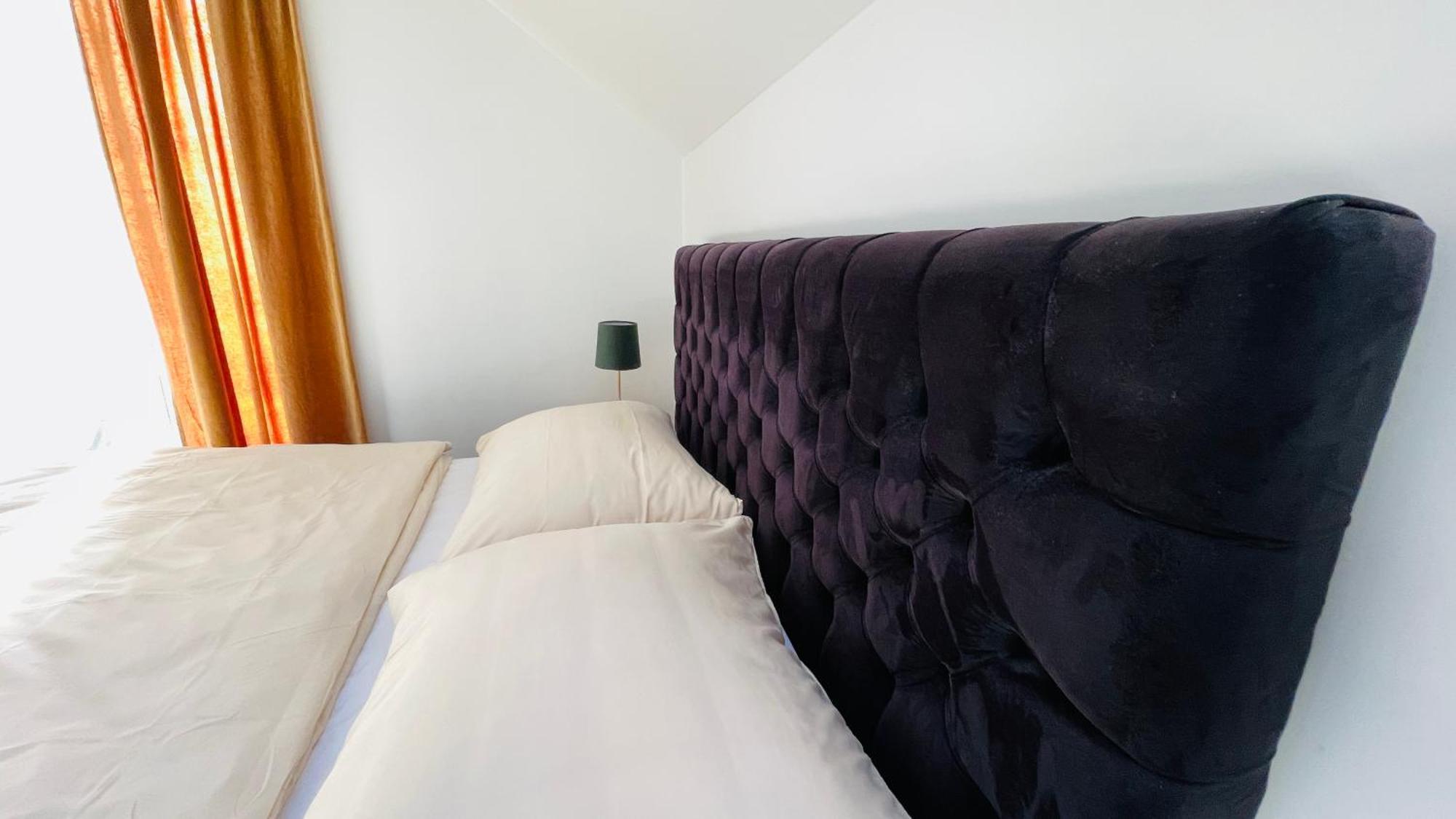 House Flow, 3 Room, Free 2 Parking Bratislava Esterno foto