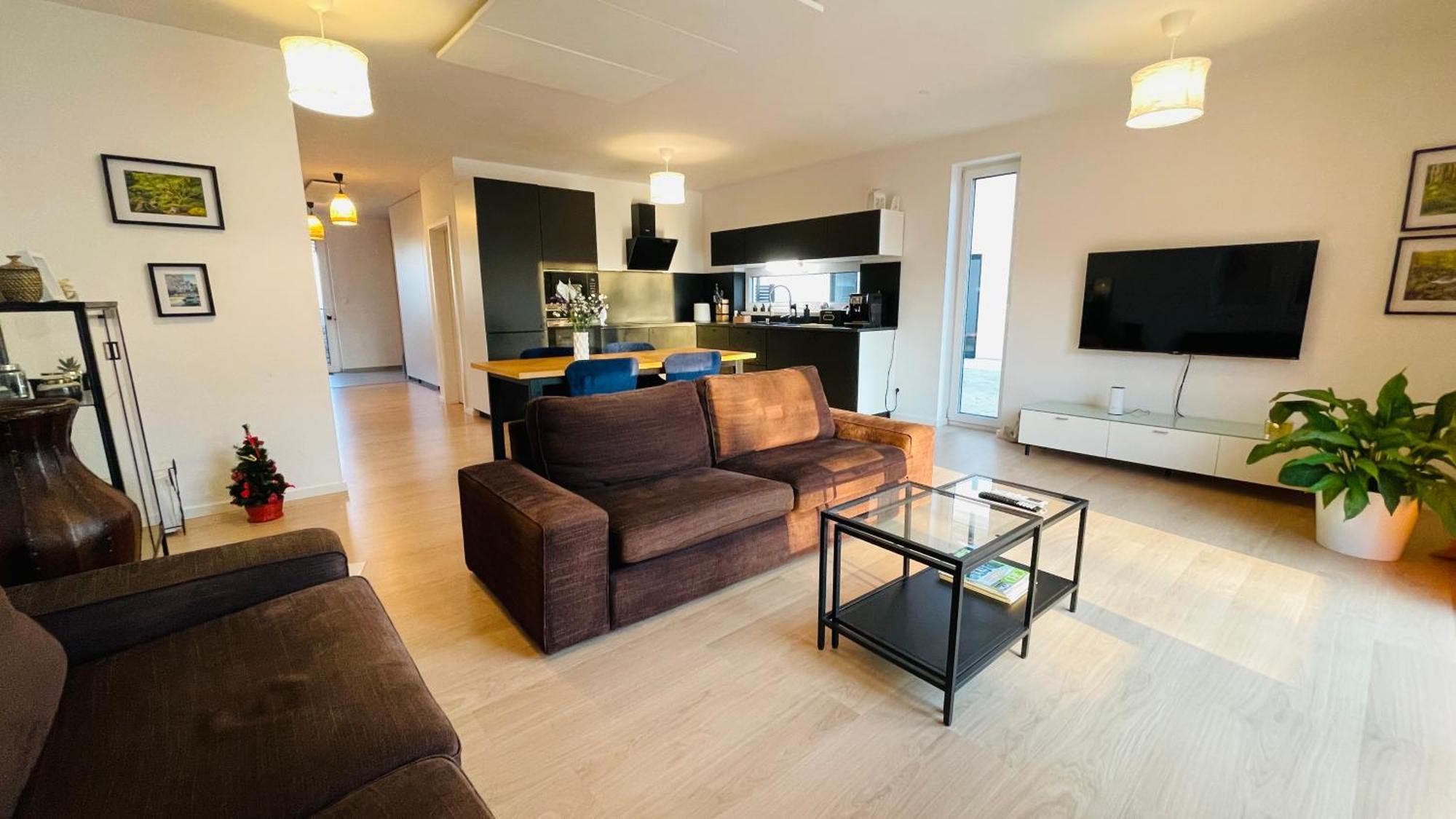 House Flow, 3 Room, Free 2 Parking Bratislava Esterno foto