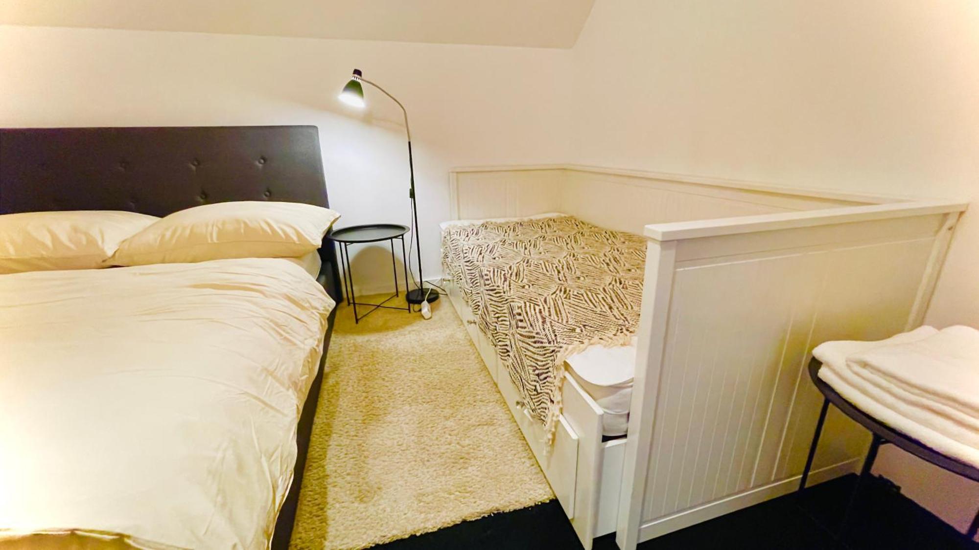 House Flow, 3 Room, Free 2 Parking Bratislava Esterno foto